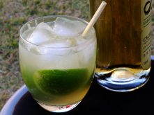 Caipirinha com cachaça envelhecida no carvalho