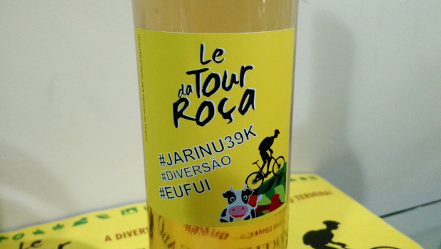 Le Tour da Roça entrega cachaça como prêmio de participação